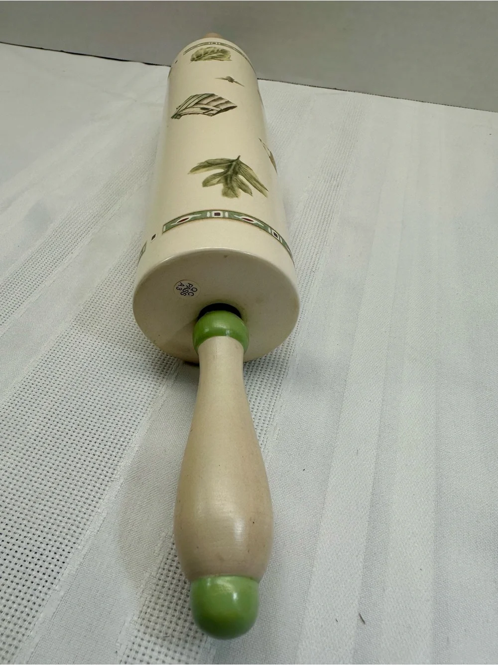 Pfaltzgraff Naturewood rolling pin with wall shelf